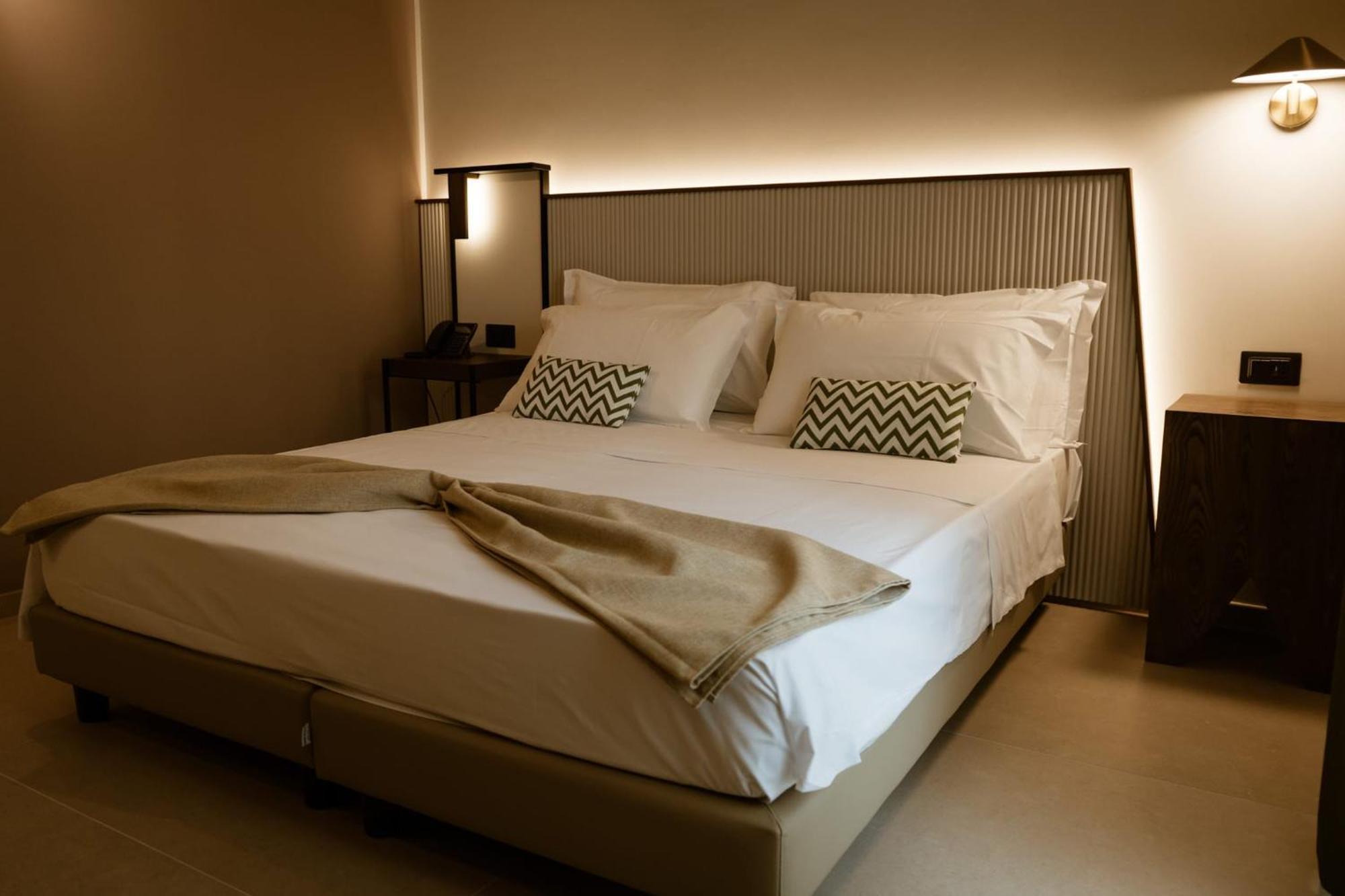 Ananea Tropea Yachting Resort Bagian luar foto