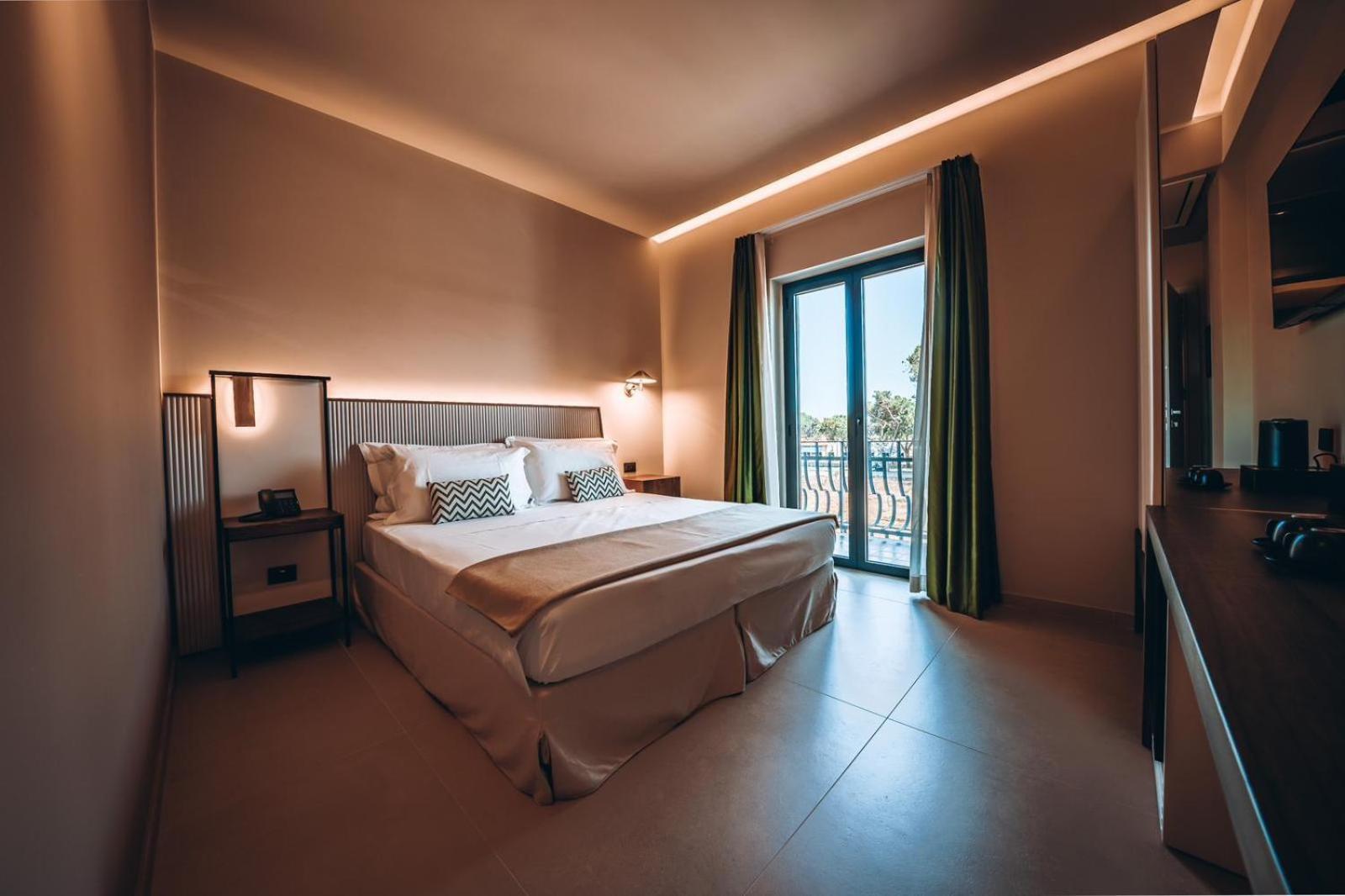 Ananea Tropea Yachting Resort Bagian luar foto