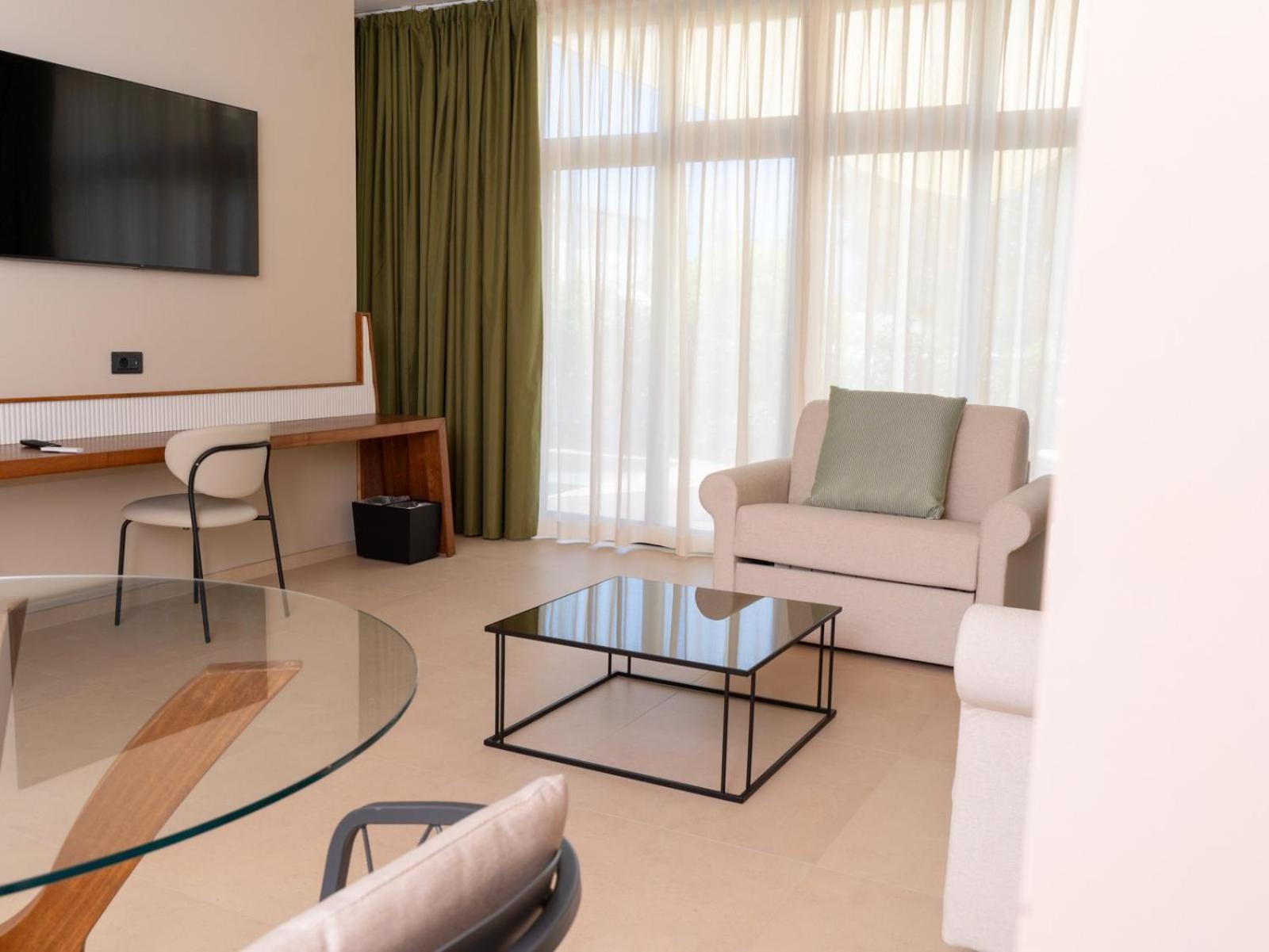 Ananea Tropea Yachting Resort Bagian luar foto