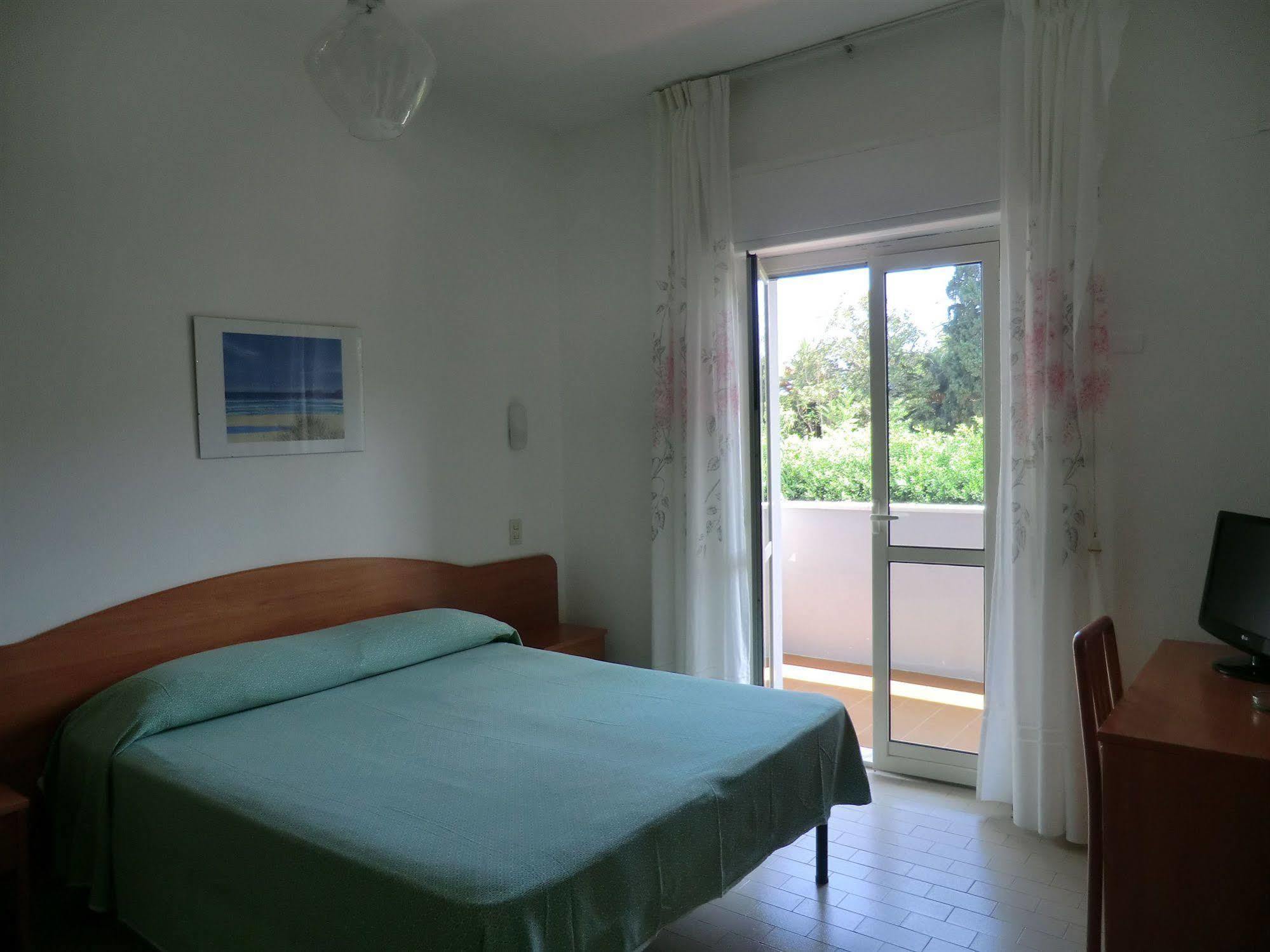 Ananea Tropea Yachting Resort Bagian luar foto